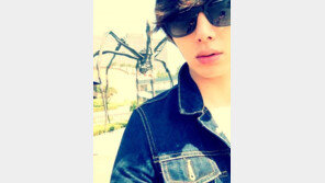 정일우, 근황 공개…여전한 우유빛 피부  