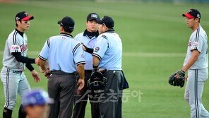 [김종건의 Let’s Go Baseball] 눈치 빠른 2루주자의 곁눈질은 정당방위인가