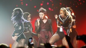 준수한 케이팝 ‘언커미티드’ 맨해튼 접수