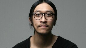 코요태 빽가, 한국인 최초로 ‘라이카 카메라’ 모델 발탁