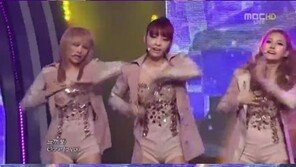 카라, 보기 민망한 무대 누드톤 의상 ‘속옷 느낌’