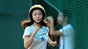 [포토] 롯데 배트걸 신소정, 뜀박질 하나로 청순+글래머 자태 과시