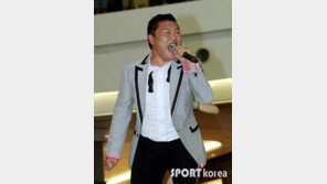 [포토] 싸이, 거친 샤우팅 ‘나가수2 나갈 기세~’