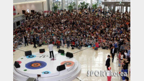 [포토] 싸이, 인기 이 정도? 빈틈 없는 타임스퀘어