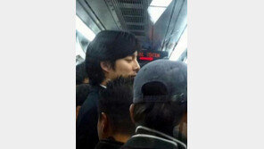 공유, 전철 출현 직찍 ‘인파 속 우뚝 솟은 키-후광 미모’ 