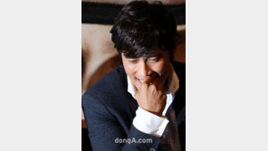 [SD포토] 이병헌, 조각상 실사 미모 ‘생각하는 병헌’