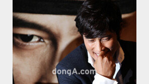 [SD포토] 이병헌, 골똘…이민정 생각 중?