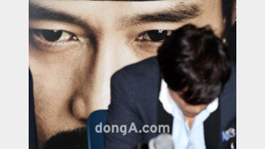 [SD포토] 이병헌, 포스터 눈빛도 카리스마 철철