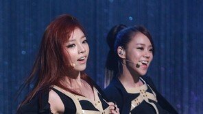 [포토] 카라 구하라-한승연, 재킷을 ‘활짝~’