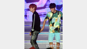 [포토] 비스트 윤두준, 장현승 엉덩이는 백만불짜리~