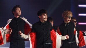 [포토] 슈퍼주니어, 재킷 활짝 열고 ‘오빠 품으로 와~’