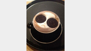 외계인 라떼 ‘폭소’… “너무 귀여운데 먹기는 찝찝해”