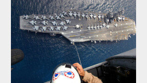 항공모함 위에서 보면, ‘아이들 갖고 놀기 딱 적당해?’