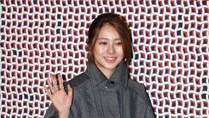 [포토] 윤은혜, 더워도 꾹 참고…패션 향한 ‘으뜸 열정’