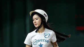 [포토] 롯데 치어리더 박기량, 오늘은 배트걸로 활약