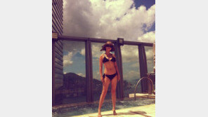 [스타 온라인] 홍콩 여름휴가 조향기 ‘비키니 몸매’ 공개