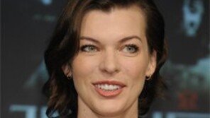 밀라 요보비치 “10년간 좀비 악몽… 잠잘때 막대기 옆에 둬야 안심”