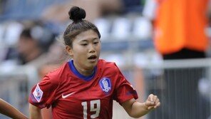 여자 축구 전은하, ‘깜찍’ 상투 머리로 스타덤 올라