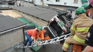 벽 뚫고 옆집으로 추락한 싼타모 “무슨 일이?”