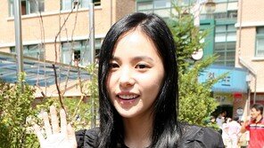 [포토] 민효린, 학교 뒤흔들 ‘아찔한 레이스 의상’