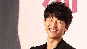 [SD포토] 송중기, 살인 미소 작렬 ‘女心 녹네’