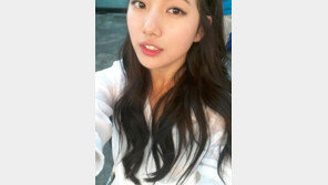 수지 청순셀카 ‘민낯 모찌피부+흑발 긴 생머리’ 점점 예뻐져