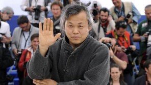 ‘피에타’ 레드카펫, 유럽 팬들 몰려와 연신 ‘김기덕~!’