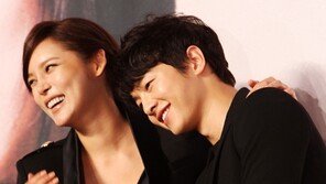 [SD포토]송중기, 박시연에 ‘거부할 수 없는 애교 본능’