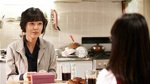 [연예 뉴스 스테이션] ‘이웃사람’ 200만 돌파…주연들 ‘프리허그’ 이벤트