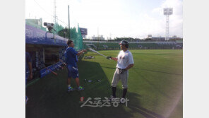 이진영-권혁, 웃음꽃 핀 ‘빈볼시비 연장전’