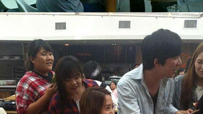 윤아 학생식당 포착, “나도 윤아 같은 후배가 있었으면…”