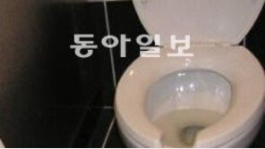 중학교 女화장실 ‘청소용 락스’ 통에 몰래카메라가…