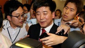 與 정준길 공보위원 사의표명