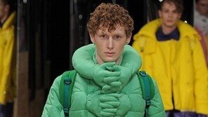 약간 무서운 패딩, “모델의 표정이 더 무서워”