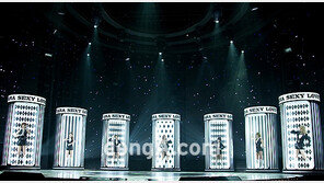 [SD포토] ‘티아라 컴백무대’ 상자 속 빛나는 일곱 미녀들