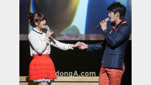 [SD포토] ‘서인국-정은지 엠카’ 손 잡고 눈빛 교환 ‘달달해’