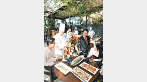 호텔 정원서 즐기는 바비큐의 맛