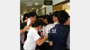 전남 전교조 “학교폭력 기재 철회하라” 교육감실 점거농성