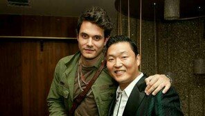 싸이, 존메이어와 말춤 셀카…‘월드스타 대열에 합류?’