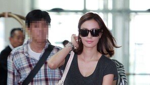 [포토] ‘공항패션’ 손태영, 무보정 몸매 ‘청바지로 패션 종결’