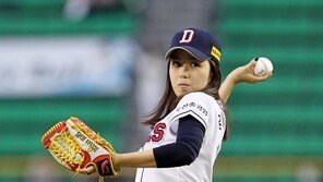 [포토] 김주희 아나, 시구 동작 하나로 굴곡진 몸매 작렬