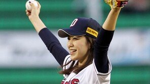 [포토] 김주희 아나, 시구 후 男心 잡는 미소