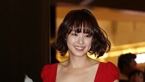 [포토] 이하늬, 레드 여신의 감출 수 없는 볼륨