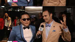 싸이, MTV VMA 홈페이지도 장식… “기죽지 않는 거만 포즈!”