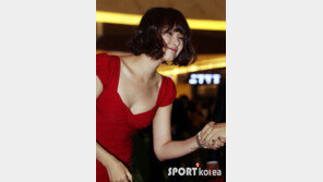 [포토] 이하늬, 쇄골부터 가슴 라인까지 ‘아찔한 노출’