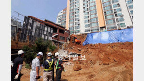 터파기 공사하다 지반 붕괴… 주민들 긴급 대피