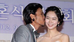 [포토] 이주노-박미리 결혼식, ‘달콤한 볼뽀뽀’