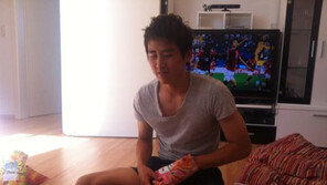 구자철 방콕, 목 늘어난 셔츠에 꾀죄죄한 모습 ‘폭소’