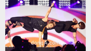 [SD포토] 장우영, 한 손으로 묘기 안무 ‘오빤 가로스타일’