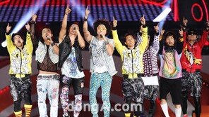 [SD포토] 몬스터즈, 의상만큼 화려한 퍼포먼스